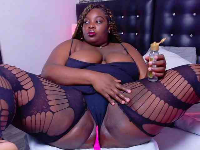 black-pussydoll webcam