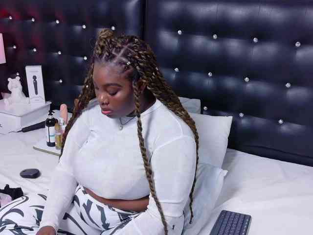black-pussydoll webcam