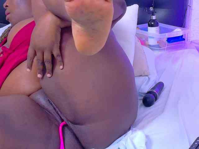 black-pussydoll webcam