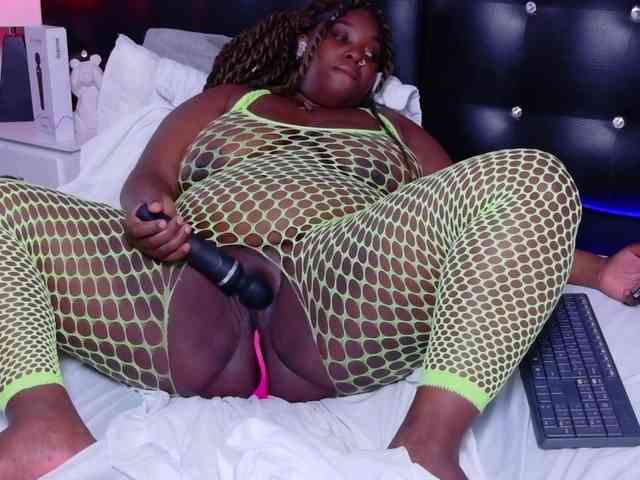 black-pussydoll webcam