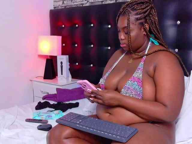 black-pussydoll webcam