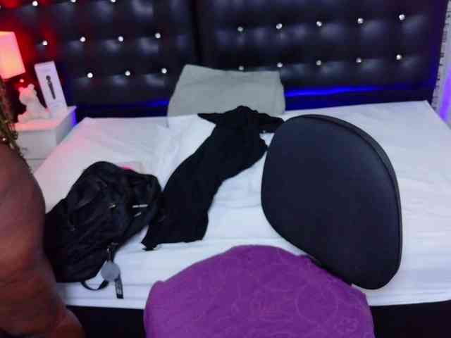 black-pussydoll webcam