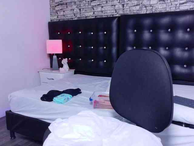 black-pussydoll webcam