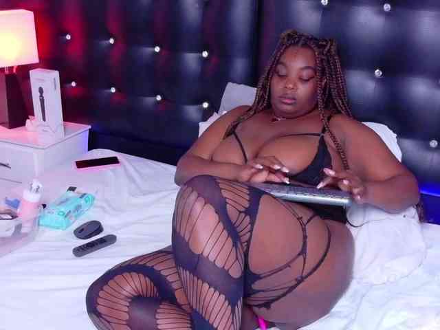black-pussydoll webcam