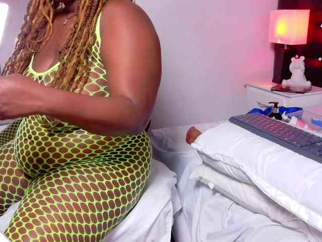 black-pussydoll webcam