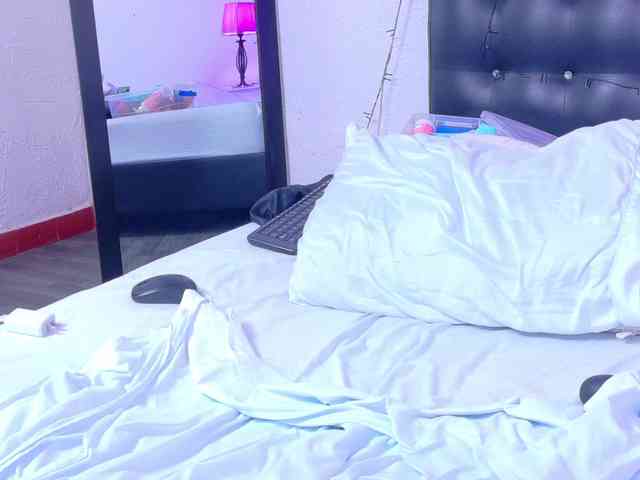 black-pussydoll webcam