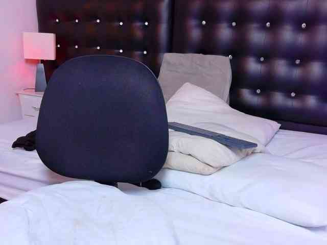 black-pussydoll webcam
