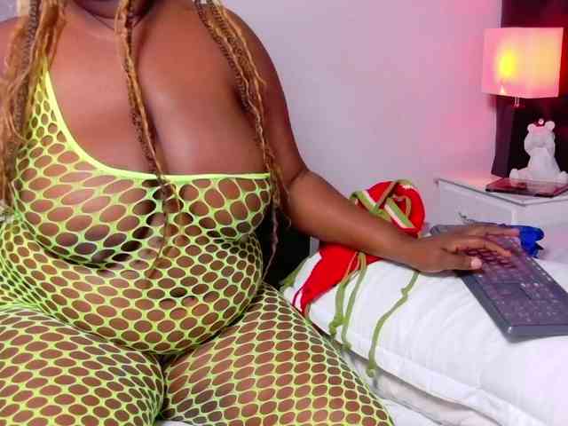 black-pussydoll webcam