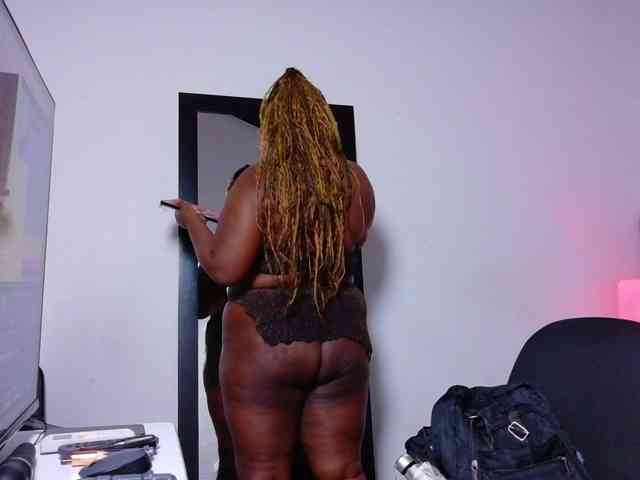black-pussydoll webcam