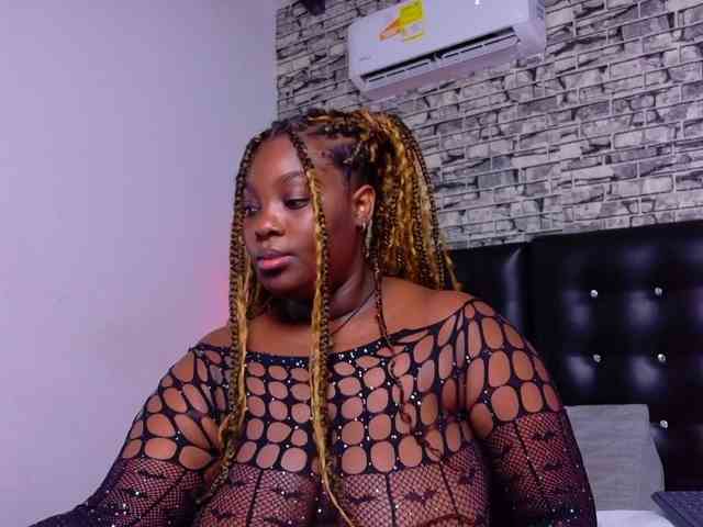 black-pussydoll webcam