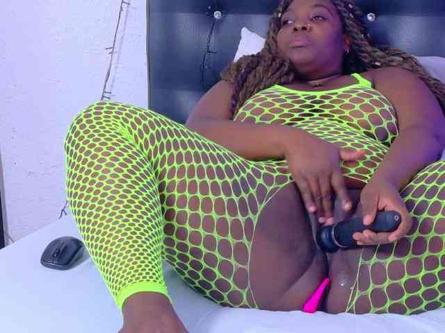 black-pussydoll webcam