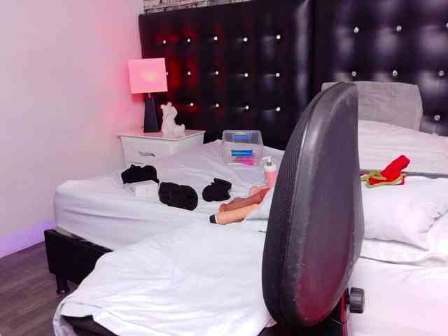 black-pussydoll webcam