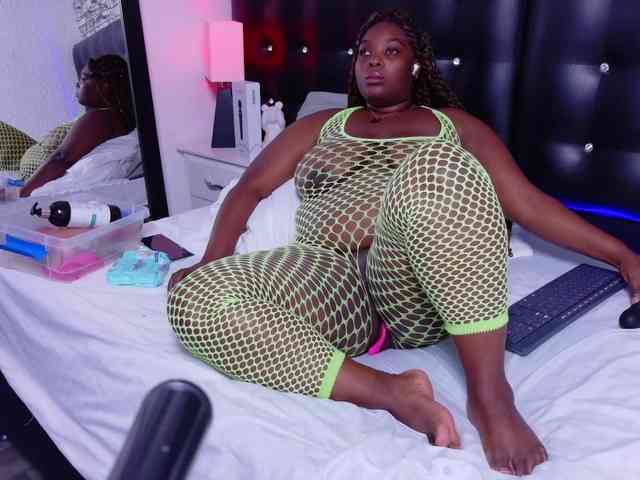 black-pussydoll webcam
