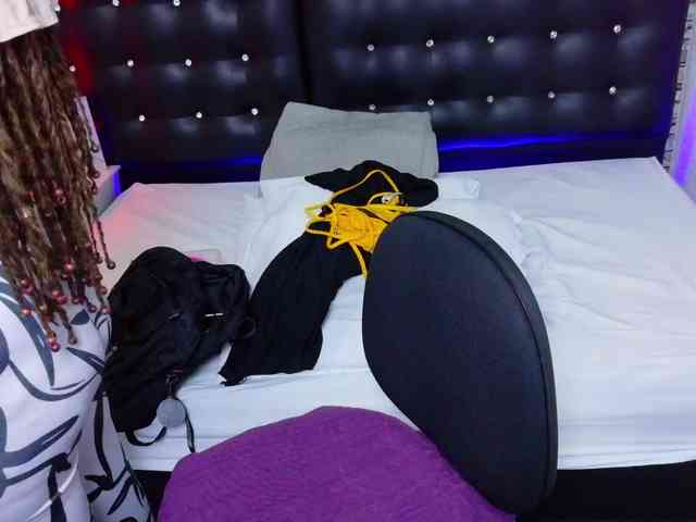 black-pussydoll webcam