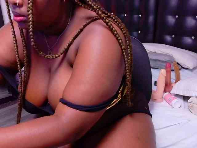 black-pussydoll webcam