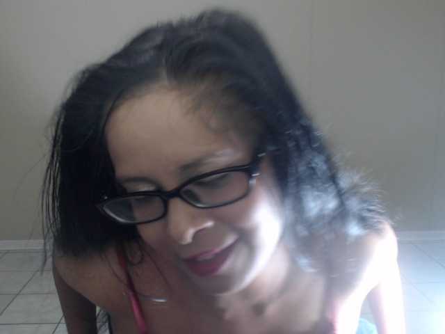 TaylorLove69 webcam bongacams model stream image