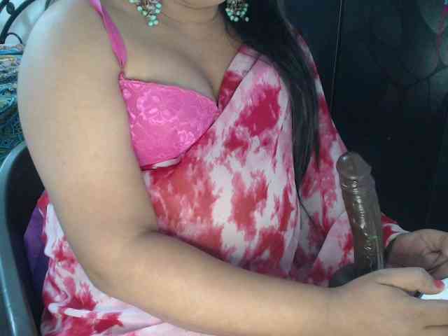 INDIANSISSYCHUBB... Live Webcam on BongaCams