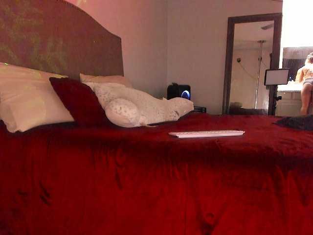 Yiauana's BongaCams show and profile