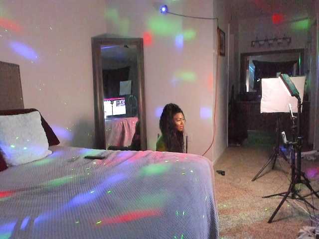 Yiauana's BongaCams show and profile