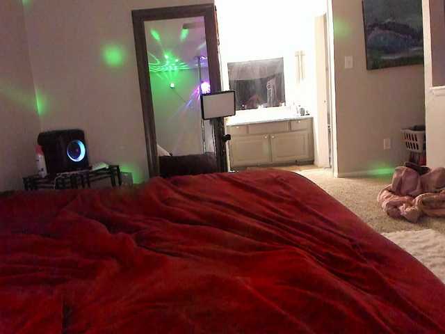 Yiauana's BongaCams show and profile