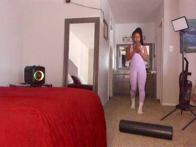 Yiauana's BongaCams show and profile