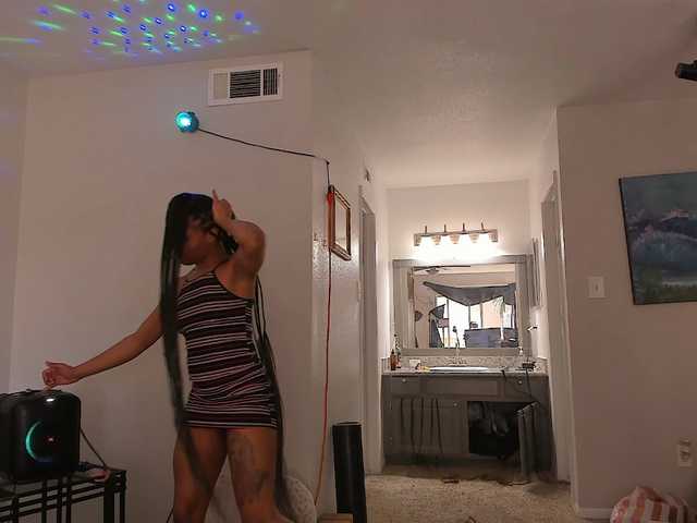 Yiauana's BongaCams show and profile