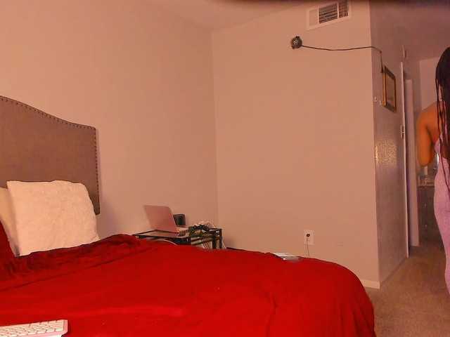 Yiauana's BongaCams show and profile