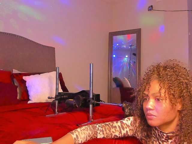 Yiauana's BongaCams show and profile