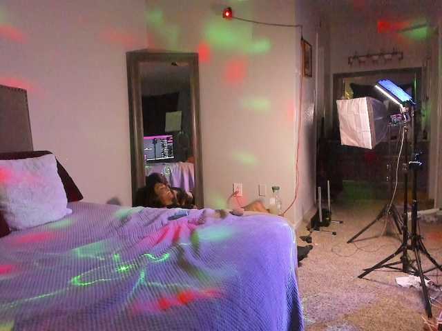 Yiauana's BongaCams show and profile