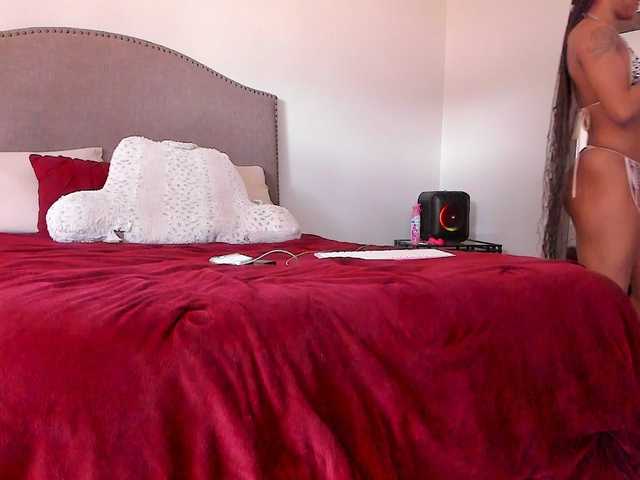 Yiauana's BongaCams show and profile