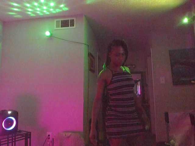 Yiauana's BongaCams show and profile