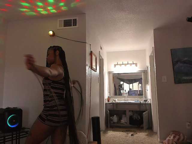 Yiauana's BongaCams show and profile