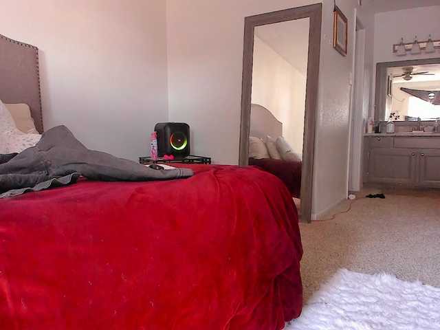 Yiauana's BongaCams show and profile