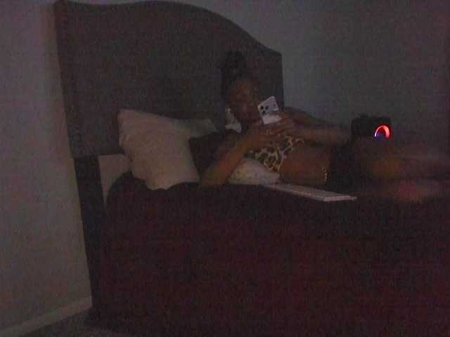 Yiauana's BongaCams show and profile