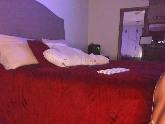 Yiauana's BongaCams show and profile