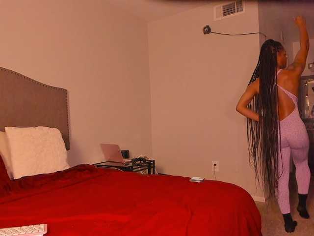 Yiauana's BongaCams show and profile