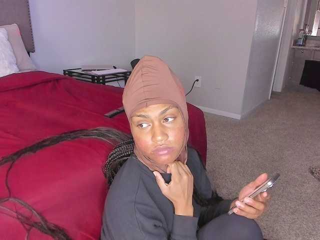 Yiauana's BongaCams show and profile