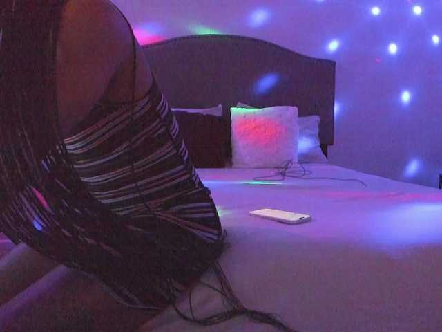 Yiauana's BongaCams show and profile