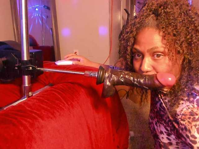 Yiauana's BongaCams show and profile