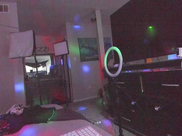 Yiauana's BongaCams show and profile