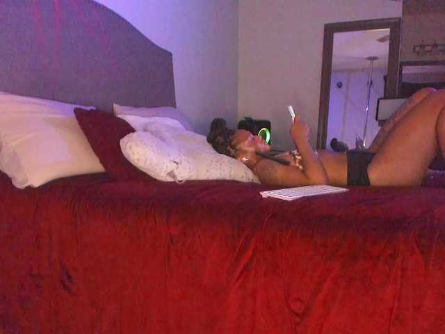 Yiauana's BongaCams show and profile