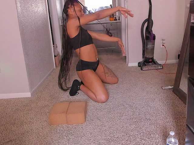 Yiauana's BongaCams show and profile