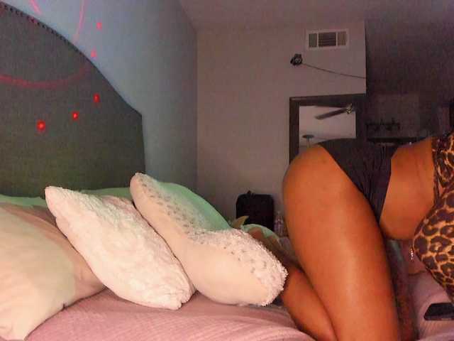 Yiauana's BongaCams show and profile