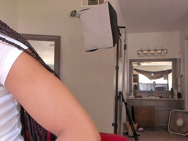 Yiauana's BongaCams show and profile