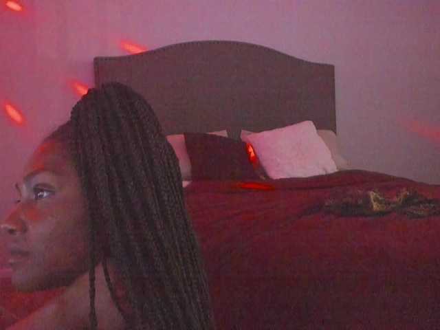 Yiauana's BongaCams show and profile