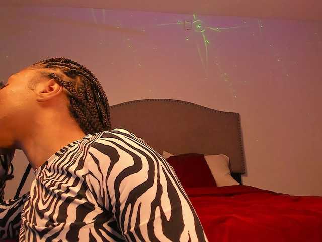 Yiauana's BongaCams show and profile