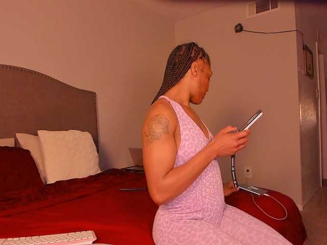 Yiauana's BongaCams show and profile