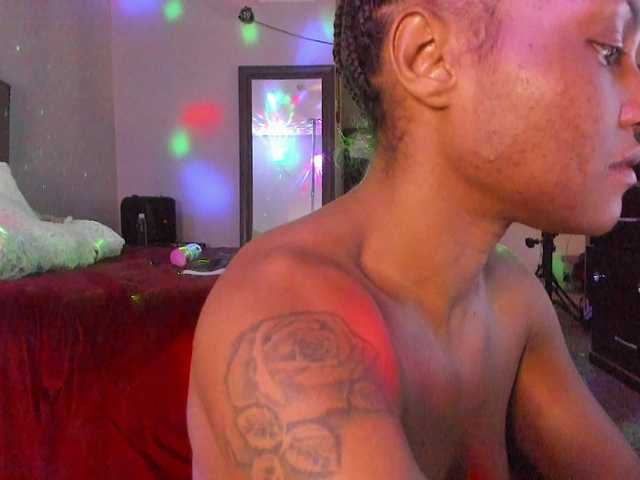 Yiauana's BongaCams show and profile