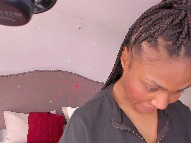 Yiauana's BongaCams show and profile