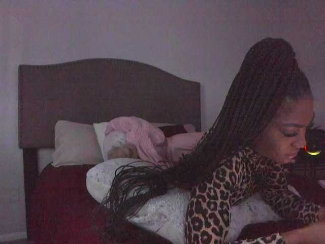 Yiauana's BongaCams show and profile